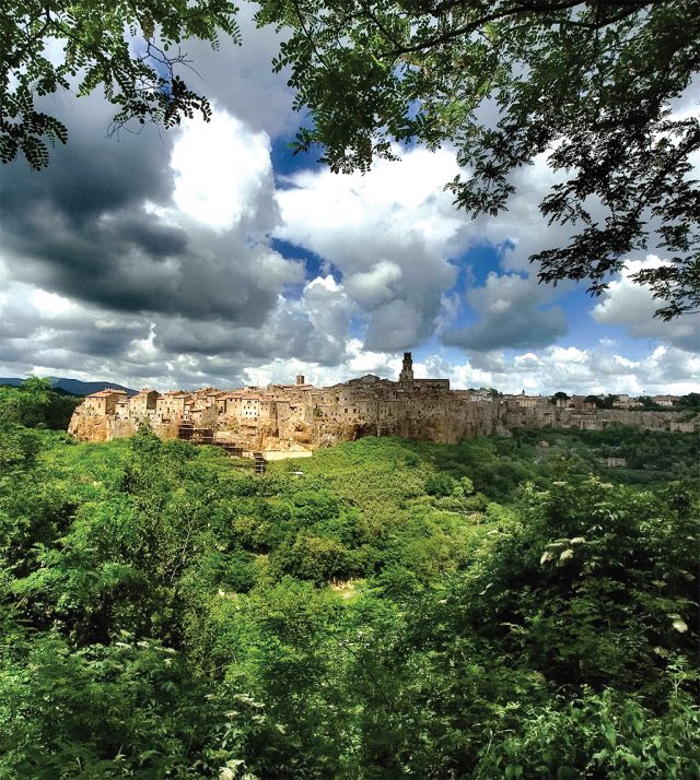 Pitigliano nuvoloso