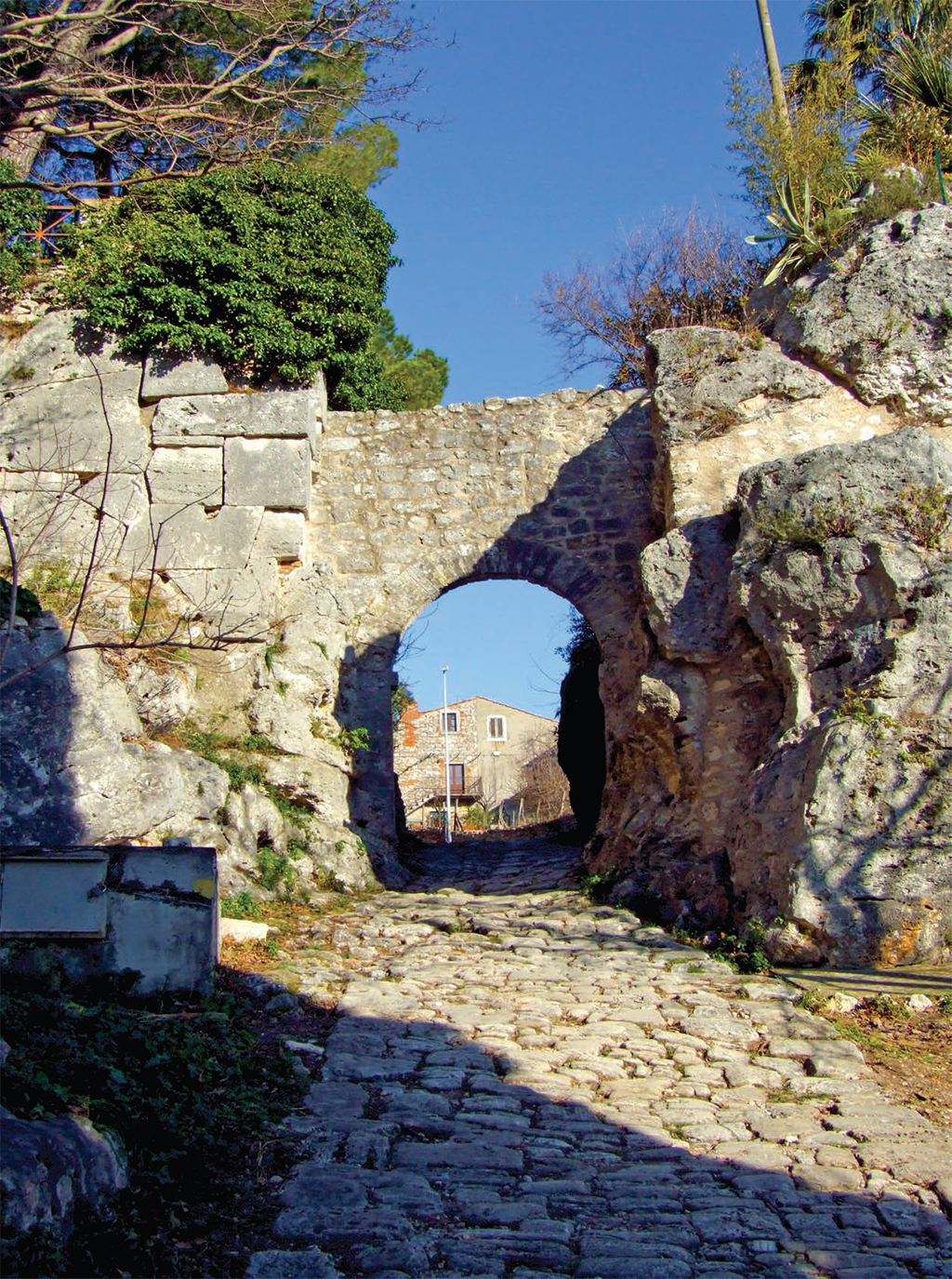 Via Clodia