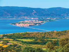 L’itinerario del mese: Orbetello, il fascino senza tempo di una città sospesa tra la laguna e il mare